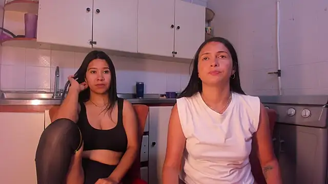 Snapshot of SofiAndNicol chatting on 02.01.25 SofiAndNicol online show from 02.01.25