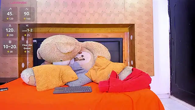 SofiAndNicol online show from 12.17.25