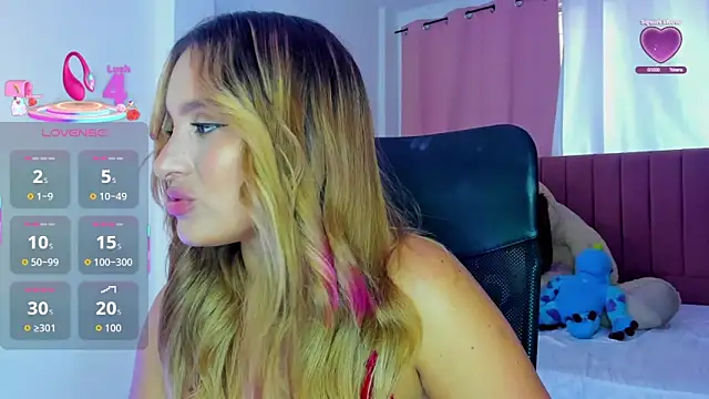 Snapshot of Agnescruzz chatting on 11.22.25 Agnescruzz online show from 11.22.25