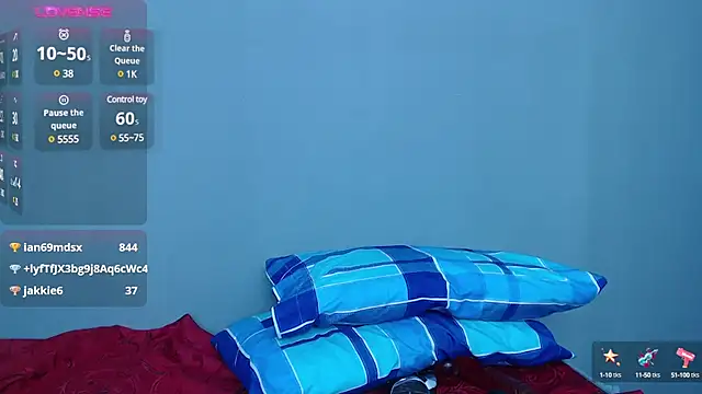 Snapshot of blue_violette_ chatting on 01.10.25 blue violette online show from 01.10.25