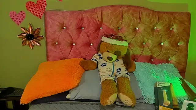 Snapshot of blue_violette_ chatting on 11.02.25 blue violette online show from 11.02.25