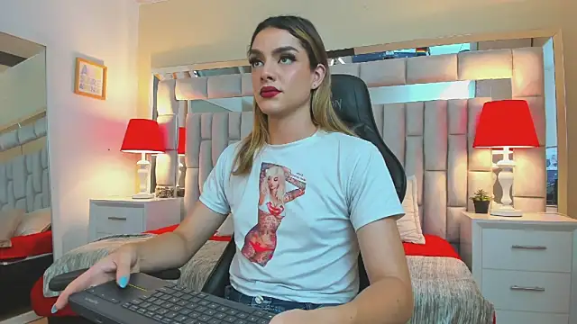 mariiahneedles online show from 12.12.24