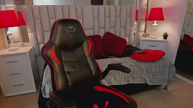 mariiahneedles online show from 02.12.25