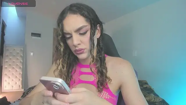 Snapshot of mariiahneedles chatting on 06.29.26 mariiahneedles online show from 06.29.26