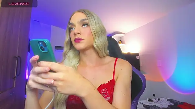 Snapshot of mariiahneedles chatting on 07.24.26 mariiahneedles online show from 07.24.26