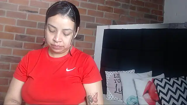 salome  hills1 online show from 01.08.25