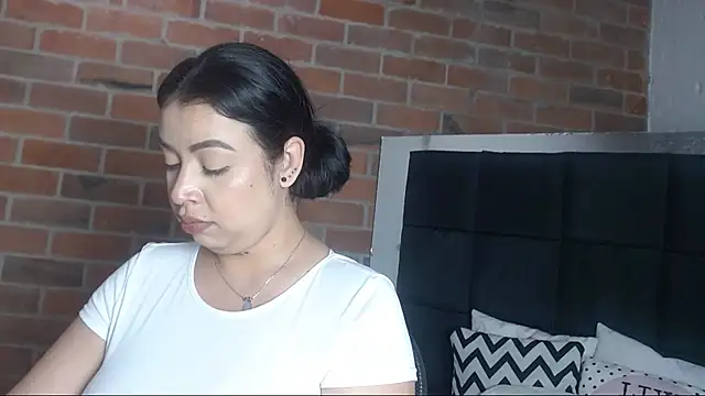 salome  hills1 online show from 01.14.25