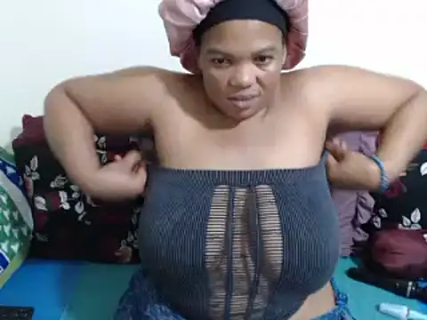 Snapshot of FreakyAngel3X chatting on 09.29.25 FreakyAngel3X online show from 09.29.25