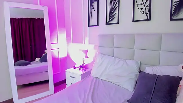 Alisa  walker online show from 02.21.25