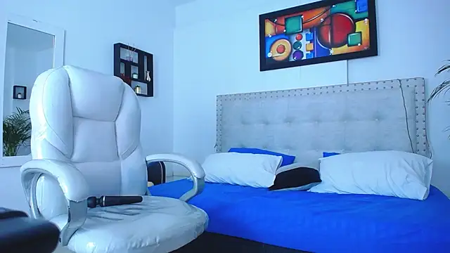 Chiqui milk  online show from 02.28.25