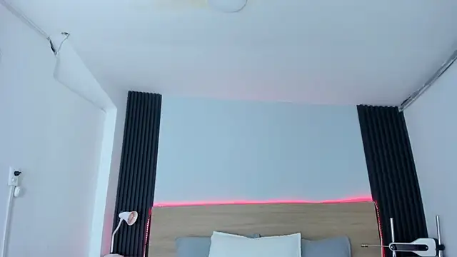 Chiqui milk  online show from 10.22.25