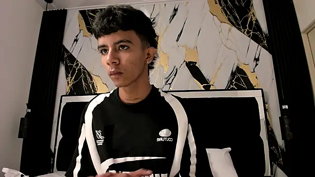 Snapshot of dikey_62 chatting on 02.15.25 dikey 62 online show from 02.15.25