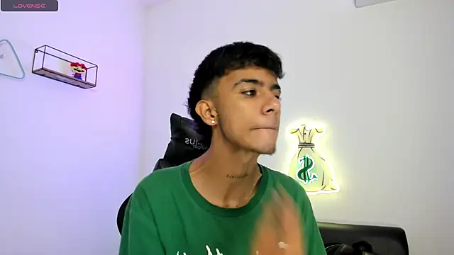 Snapshot of dikey_62 chatting on 03.19.25 dikey 62 online show from 03.19.25