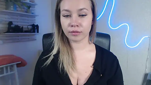 holly xglam online show from 12.13.24