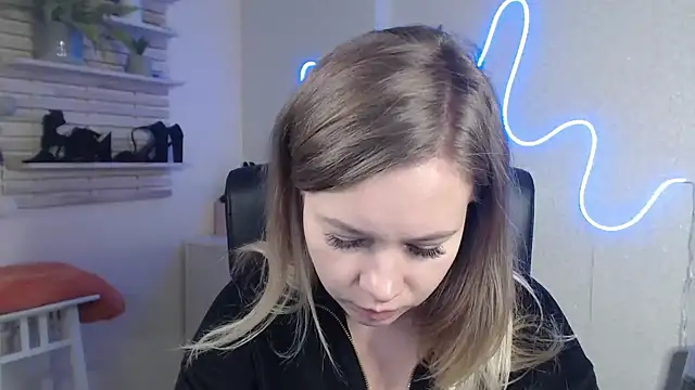 holly xglam online show from 12.16.24