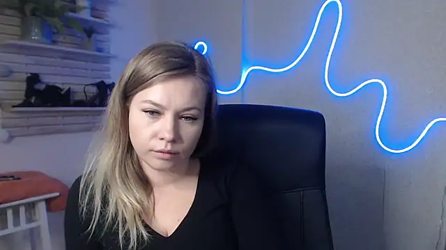 holly xglam online show from 12.19.24