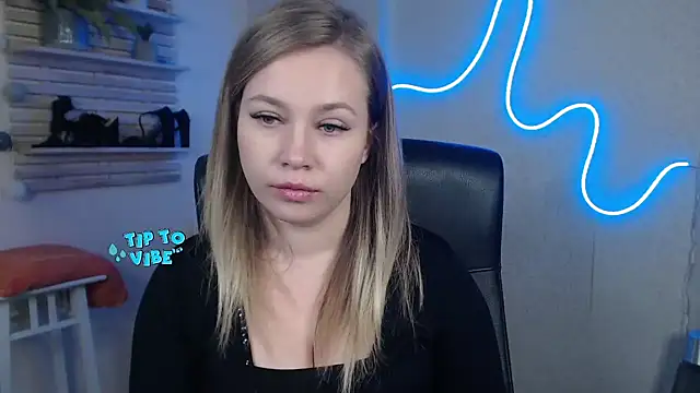 holly xglam online show from 12.23.24