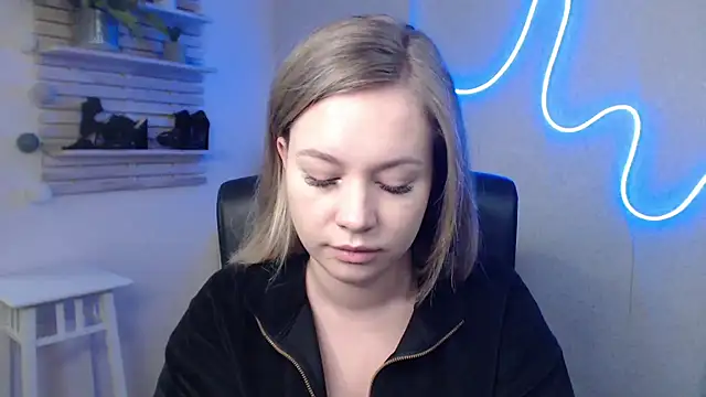 holly xglam online show from 01.08.25