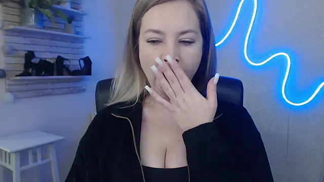 holly xglam online show from 01.17.25