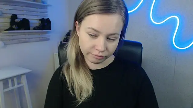 holly xglam online show from 02.10.25