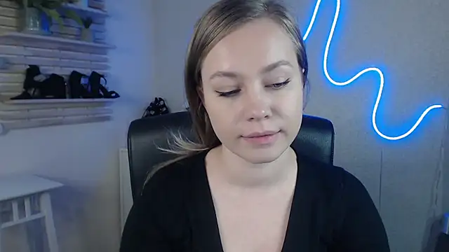 holly xglam online show from 02.26.25