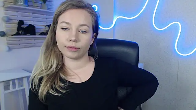 holly xglam online show from 03.17.25