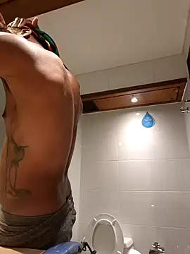 Snapshot of calientoboy chatting on 03.22.25 calientoboy online show from 03.22.25