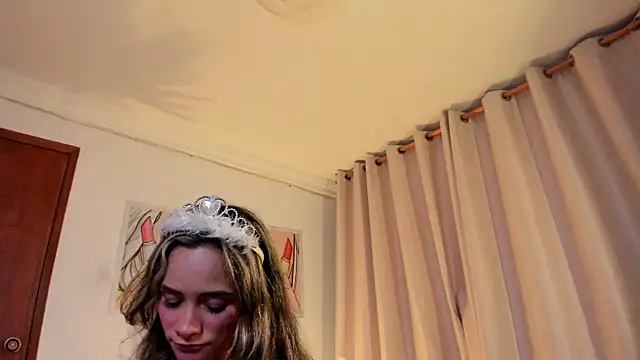 SkiinnyAna online show from 10.31.25