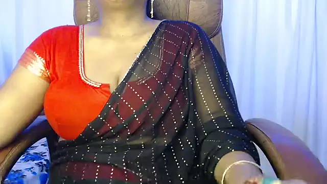 Snapshot of Prita07 chatting on 10.31.25 Prita07 online show from 10.31.25