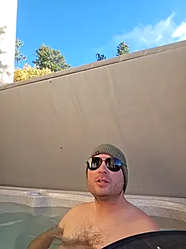 Snapshot of JeepinAround chatting on 10.14.25 JeepinAround online show from 10.14.25