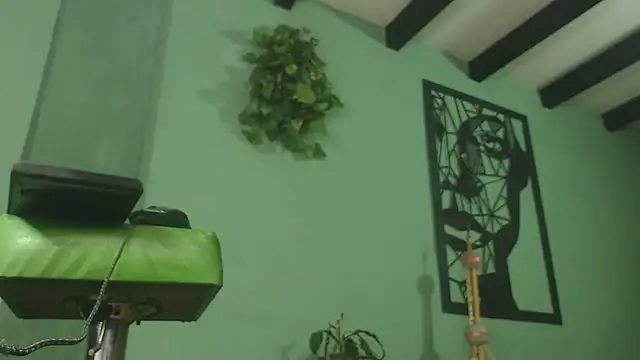 Snapshot of thirstymoonxx chatting on 11.20.25 thirstymoonxx online show from 11.20.25