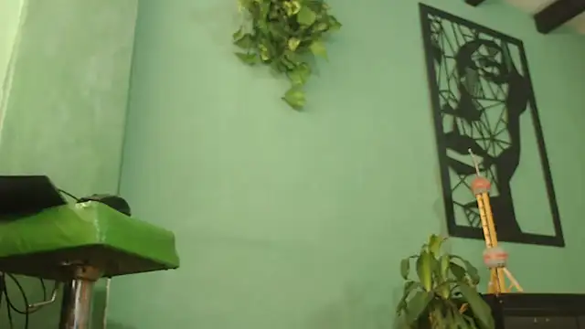 Snapshot of thirstymoonxx chatting on 12.21.25 thirstymoonxx online show from 12.21.25