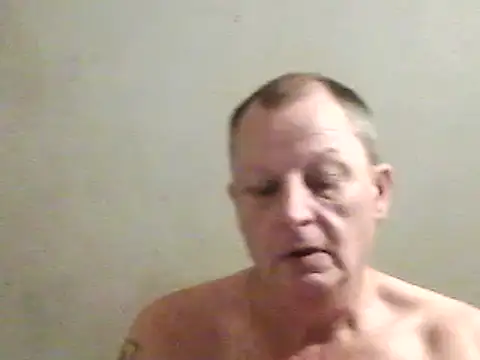 Snapshot of chubbybear2cum chatting on 12.24.24 chubbybear2cum online show from 12.24.24