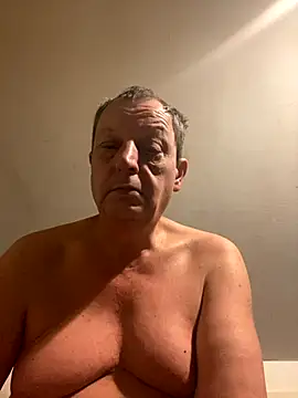 Snapshot of chubbybear2cum chatting on 10.06.25 chubbybear2cum online show from 10.06.25