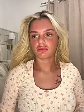 Snapshot of IrishTeenBarbie69 chatting on 11.04.25 IrishTeenBarbie69 online show from 11.04.25