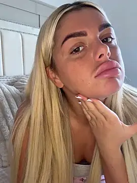 Snapshot of IrishTeenBarbie69 chatting on 02.18.26 IrishTeenBarbie69 online show from 02.18.26