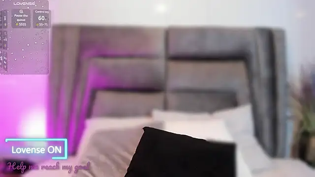 Snapshot of sophiee_smith chatting on 02.01.25 sophiee smith online show from 02.01.25