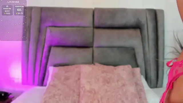 Snapshot of sophiee_smith chatting on 10.20.25 sophiee smith online show from 10.20.25