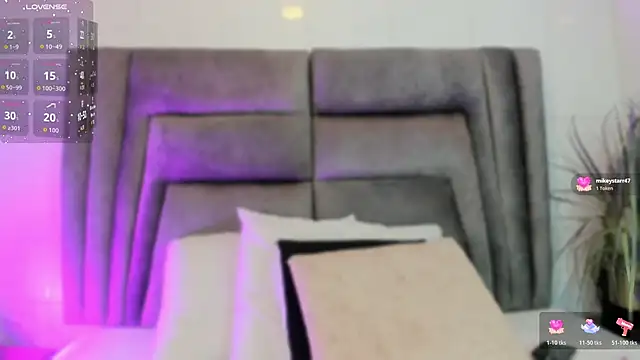 Snapshot of sophiee_smith chatting on 11.10.25 sophiee smith online show from 11.10.25