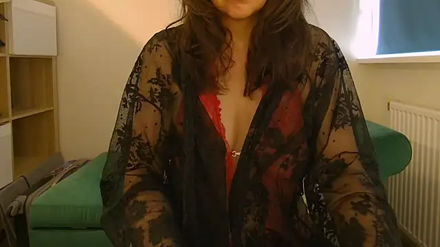 Snapshot of Ella_Next_Door chatting on 05.04.26 Ella Next Door online show from 05.04.26