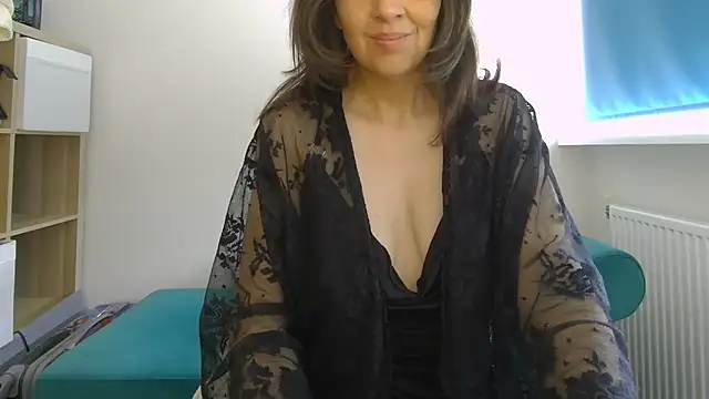 Snapshot of Ella_Next_Door chatting on 05.15.26 Ella Next Door online show from 05.15.26