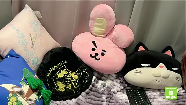 Snapshot of Unique-Beauty chatting on 11.19.25 Unique-Beauty online show from 11.19.25