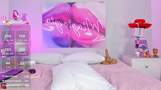 Snapshot of Miagiorgia_ chatting on 12.05.25 Miagiorgia online show from 12.05.25