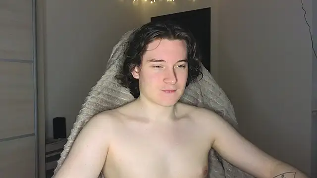 Snapshot of MoreRealAlex chatting on 11.13.25 MoreRealAlex online show from 11.13.25