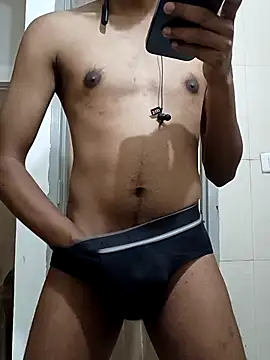 Snapshot of JerryJerome01 chatting on 11.21.25 JerryJerome01 online show from 11.21.25