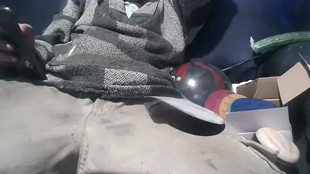 Snapshot of robeaulieu02 chatting on 02.12.25 robeaulieu02 online show from 02.12.25