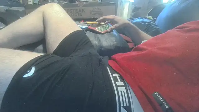 Snapshot of robeaulieu02 chatting on 10.28.25 robeaulieu02 online show from 10.28.25