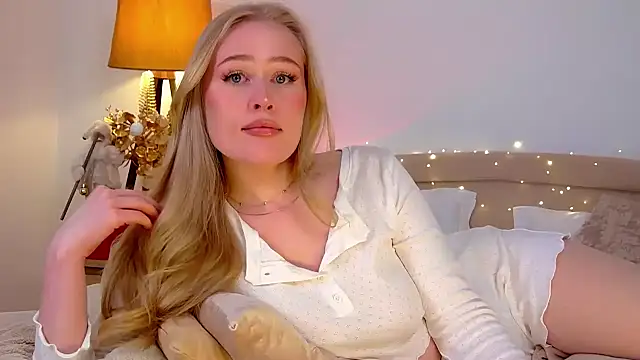 JuliaJaee online show from 01.11.25