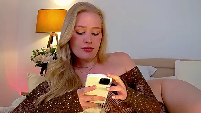 JuliaJaee online show from 03.07.25