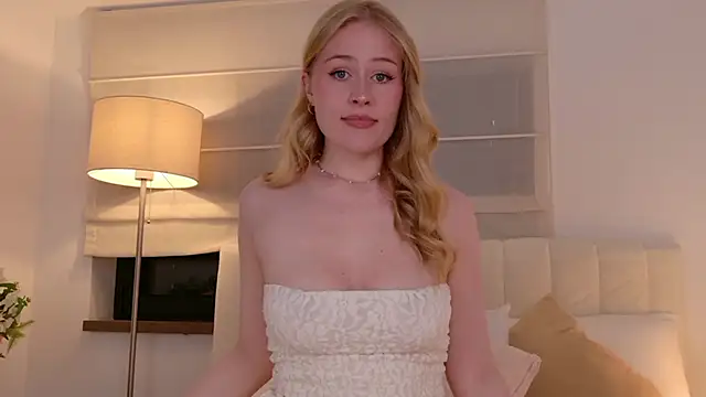 JuliaJaee online show from 04.20.26